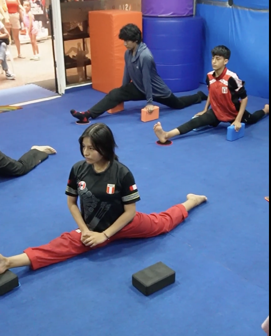 Equipo Perú splits